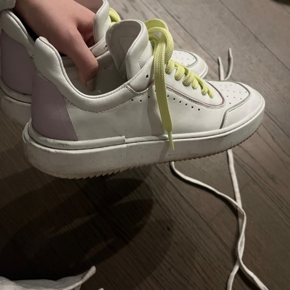 Sneakers - Picture 4 of 4